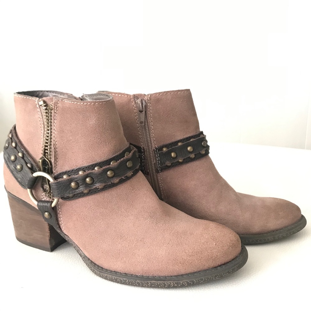 Croma Bintage suede booties